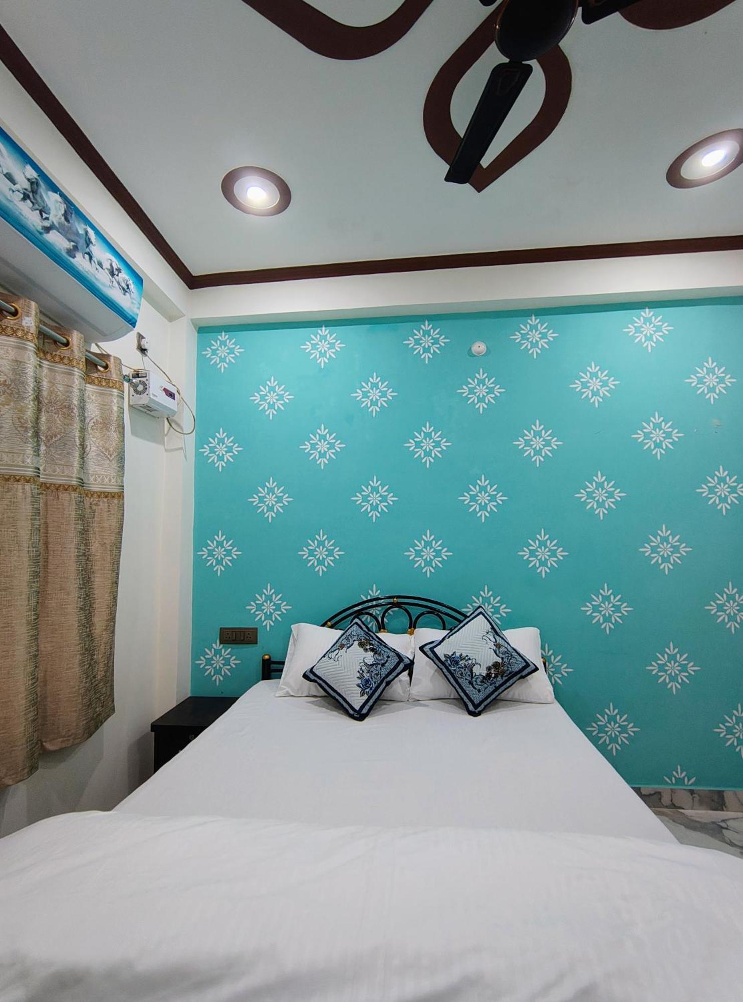 Yash Paying Guest House พาราณสี ภายนอก รูปภาพ